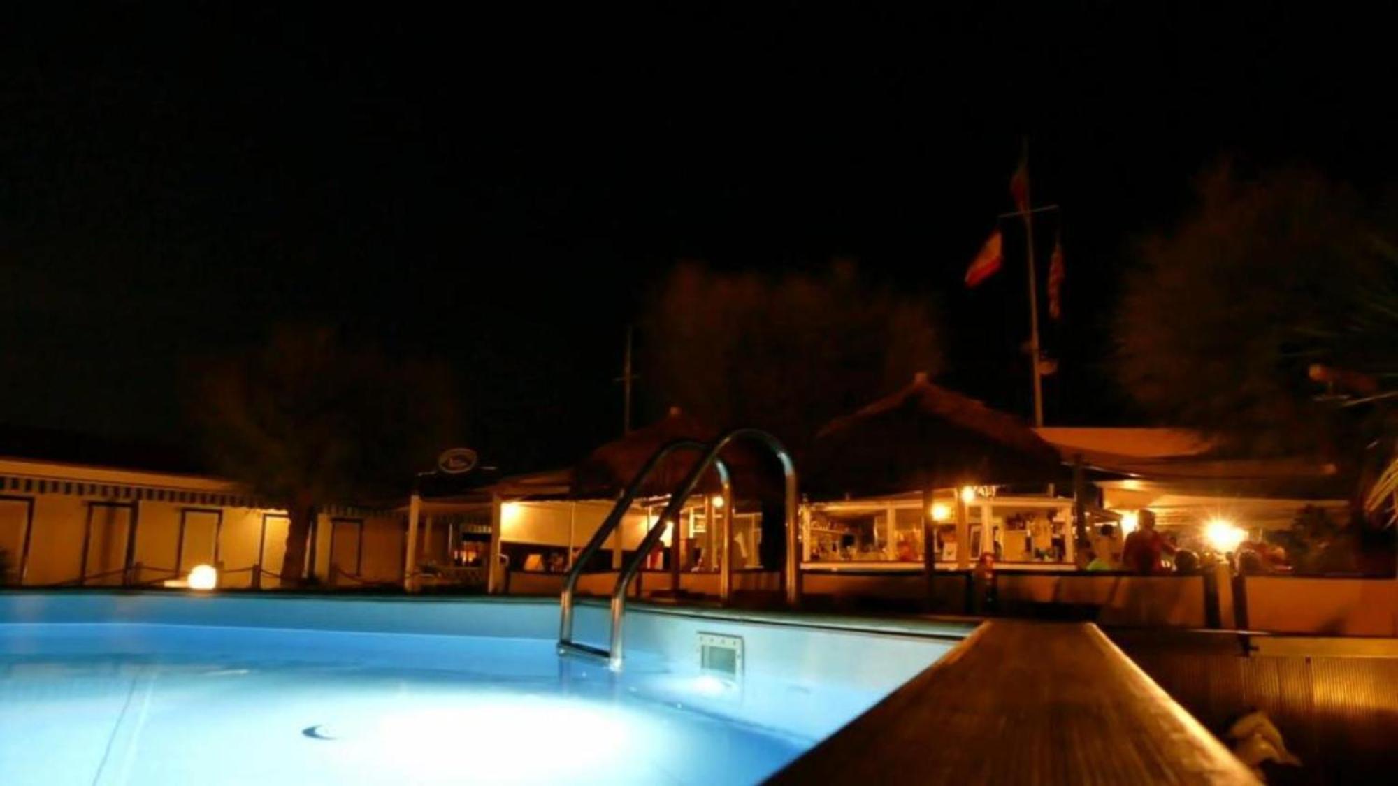 Bed And Breakfast Bagno Venezia Marina Di Carrara Exterior photo