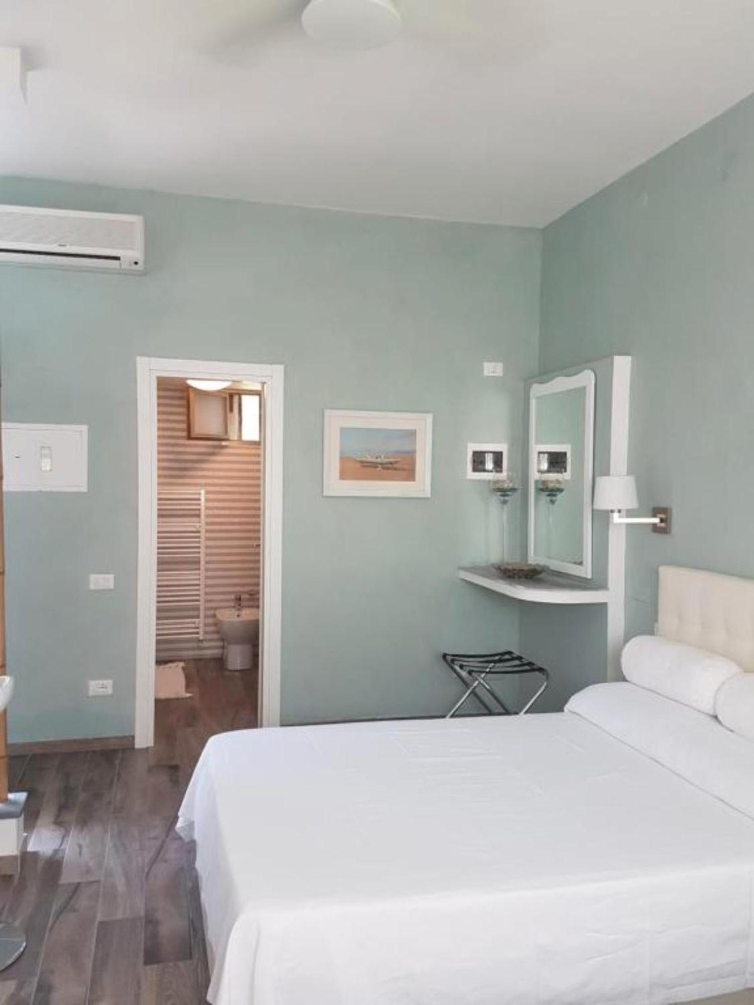 Bed And Breakfast Bagno Venezia Marina Di Carrara Exterior photo